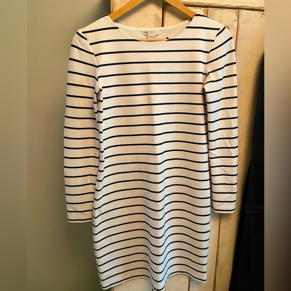 H&M black and white fitted dress. Size Small